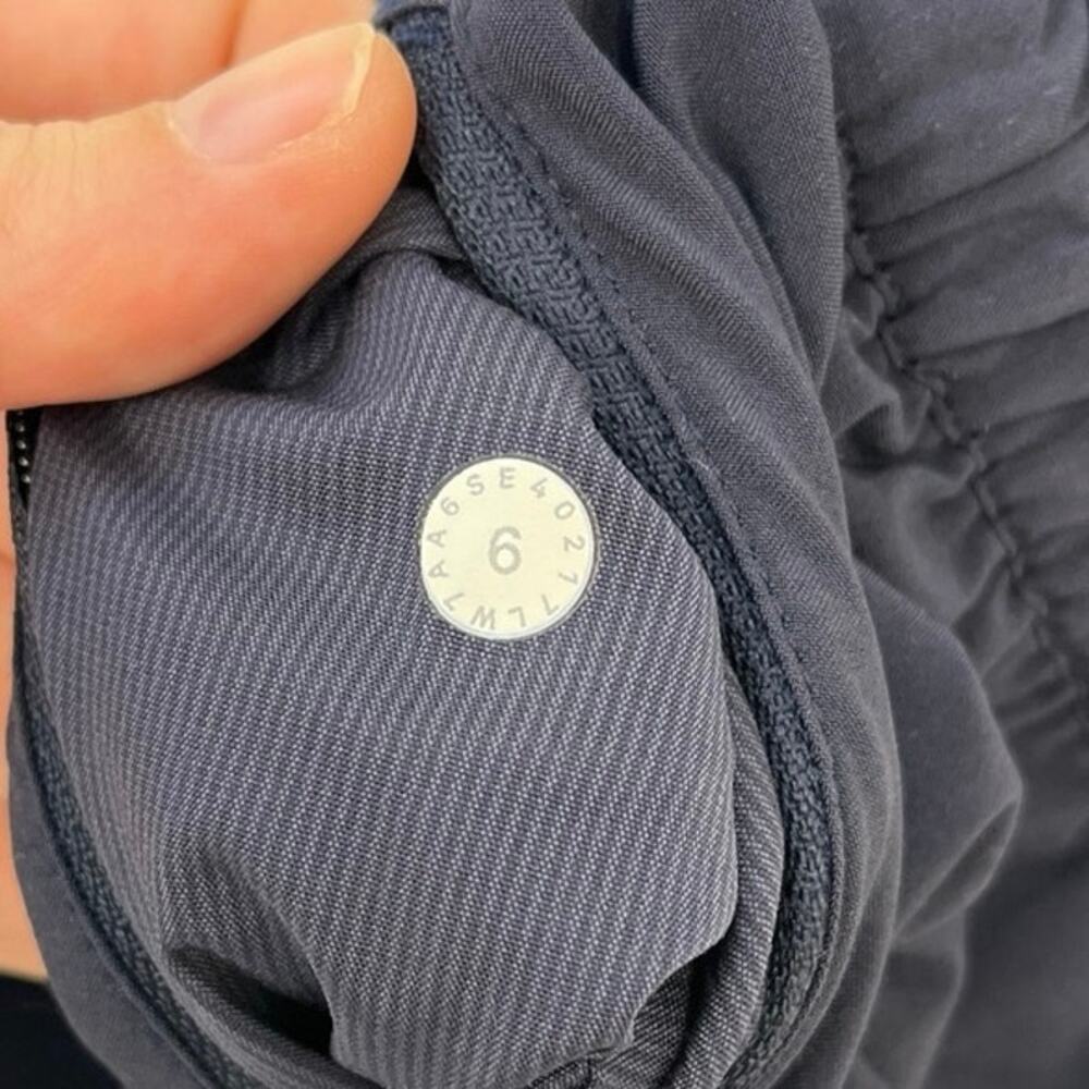 Lululemon Tracker Running Short V 4"
Lined Lightweight Pockets Navy Size 6 - Picture 8 of 10